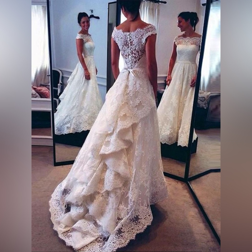 Brand New Lace and Satin Wedding Dress Size Zero
